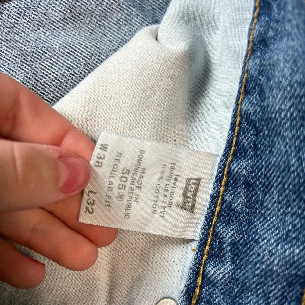 Levis 505 Regular Fit Jeans Mens 38x32 Blue Straight Leg Denim Distressed 052177